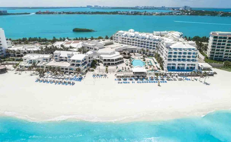 Luxury hotel in Cancun Hotel Zone
