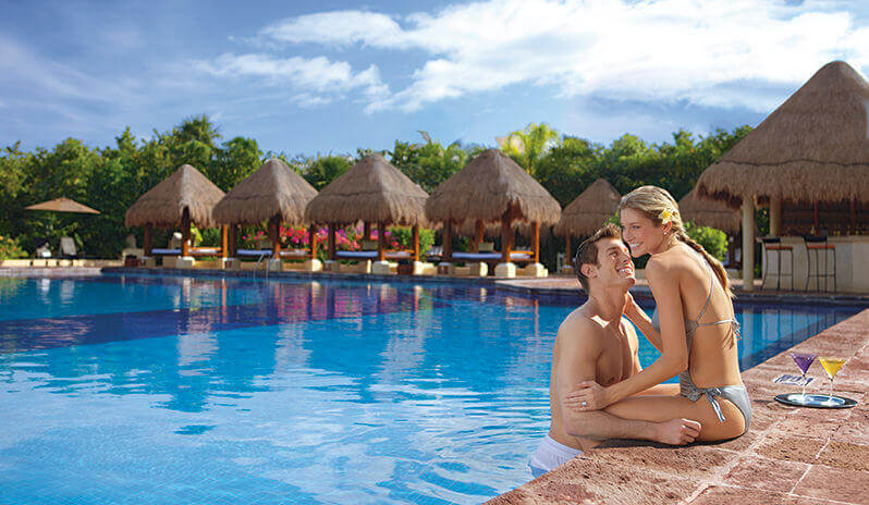 Couple at hotel in Cancun