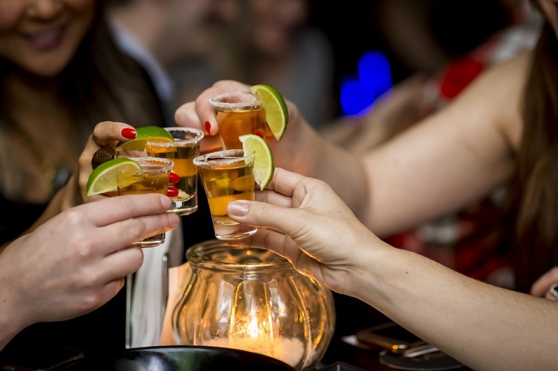 People toasting in a Cancun bar