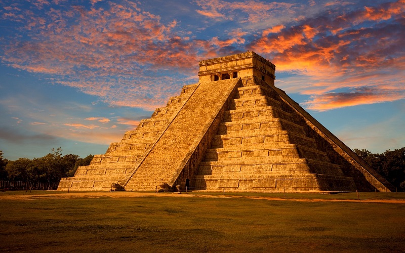 Kukulcán Pyramid in Chichén-Itzá