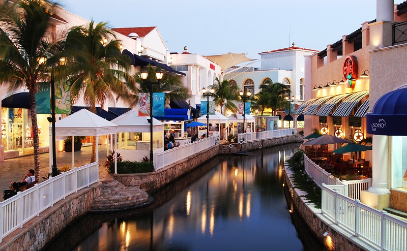 La Isla mall in Cancun