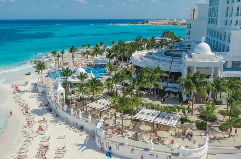 Beachfront hotel in Cancun's hotel zone