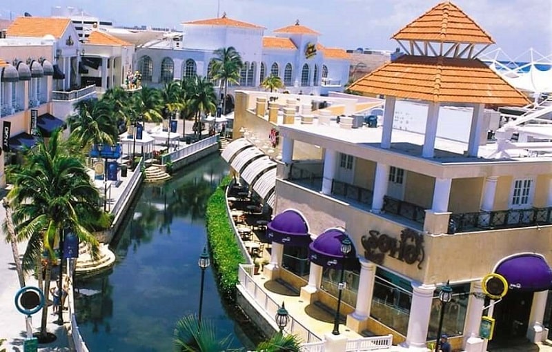 View of La Isla mall in Cancun