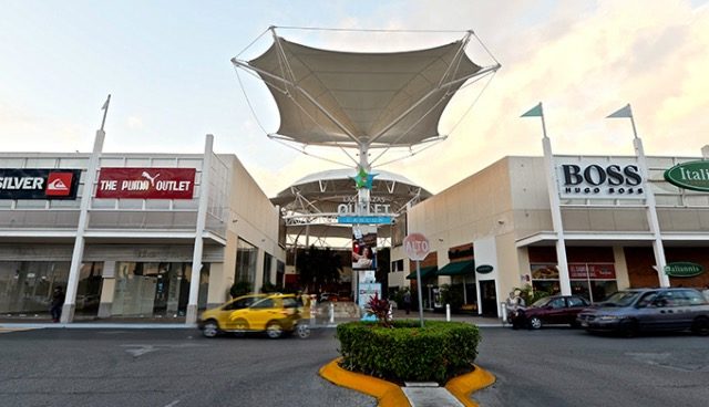 Las Plazas Outlet in Cancun