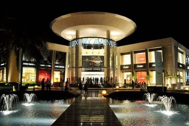 Luxury Avenue at night in Cancun