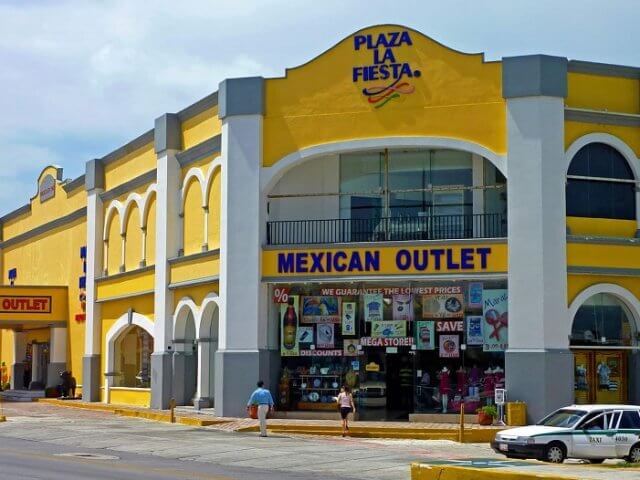Plaza La Fiesta Mexican Outlet in Cancun