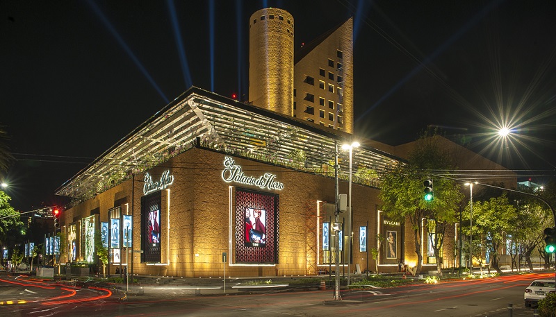 Palacio de Hierro at night in Mexico City