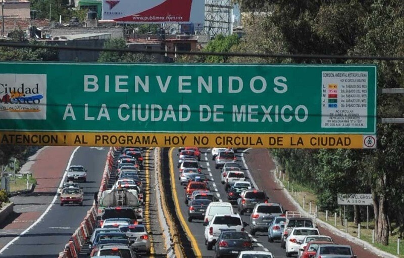 Spanish traffic sign in Mexico City