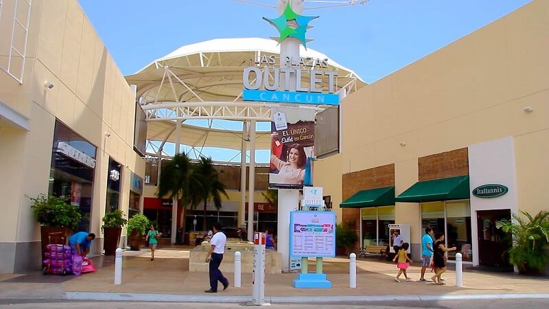 Las Plazas Outlet in Cancun