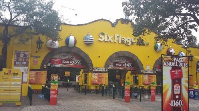 Entrance to Six Flags Park in Mexico City