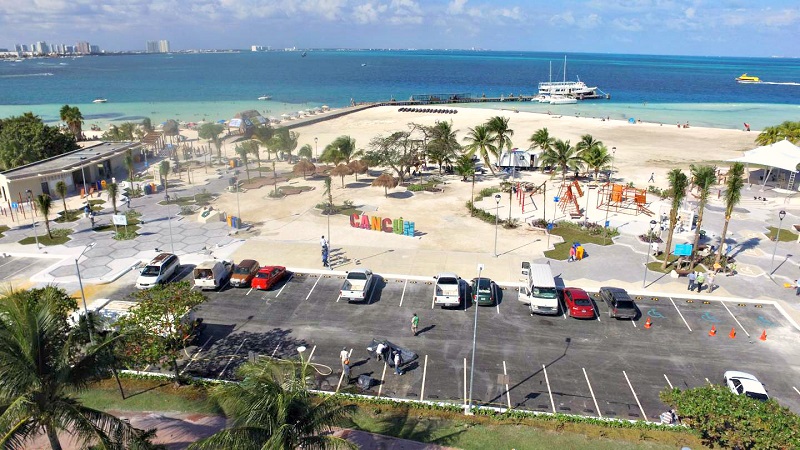 Parking at Langosta Beach in Cancun