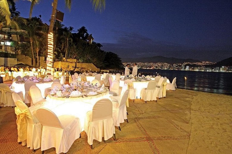 Restaurant in the New Year in Acapulco