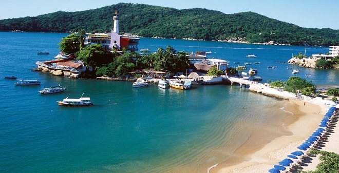 Roqueta Island tour in Acapulco