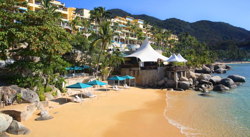Pichilingue Beach in Acapulco