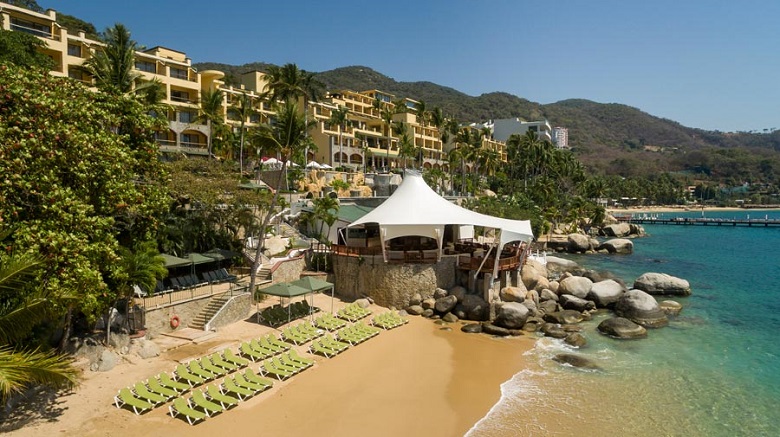 Pichilingue Beach in Acapulco