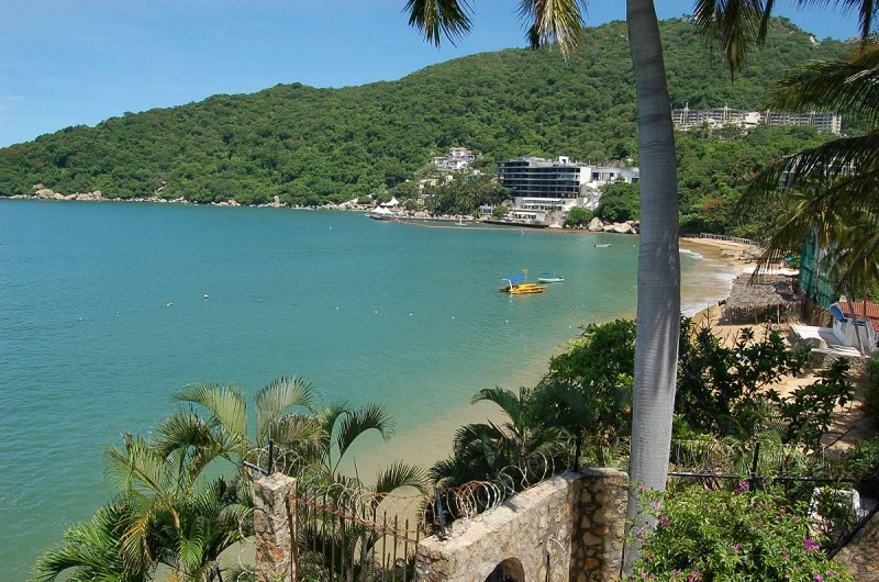 View of Pichilingue beach in Acapulco