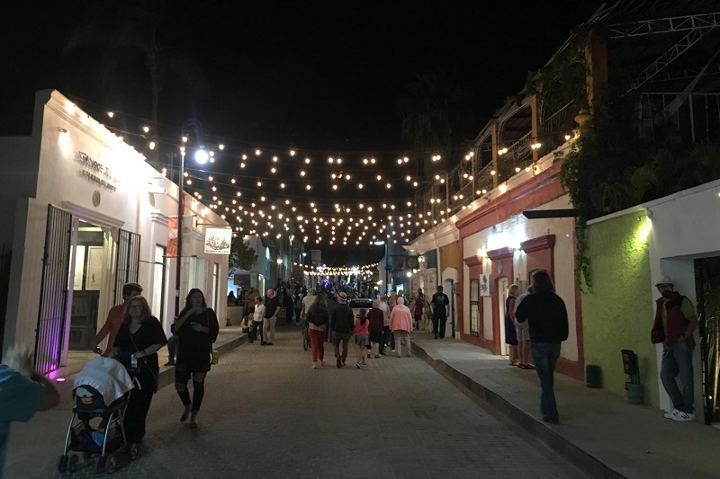 Art Walk at night in Los Cabos