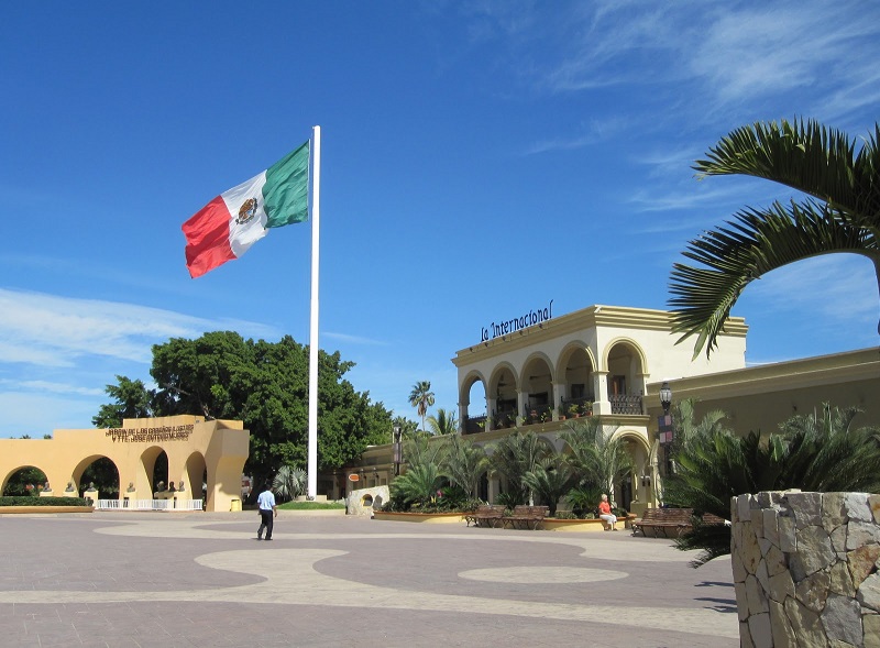 Mexico flag at Plaza Mijares in Los Cabos