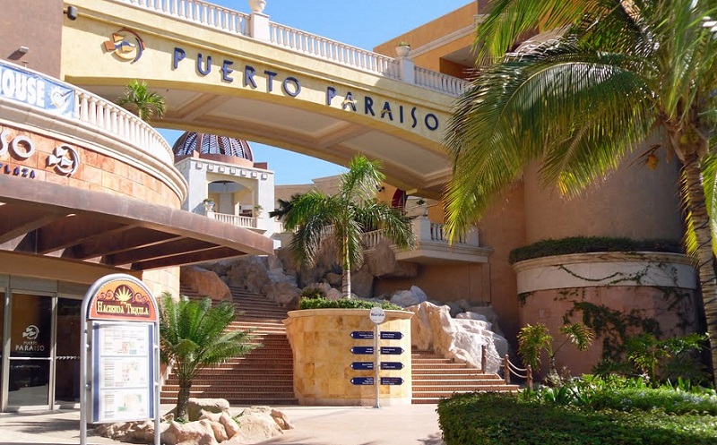 Entrance to the Puerto Paraiso Mall in Los Cabos