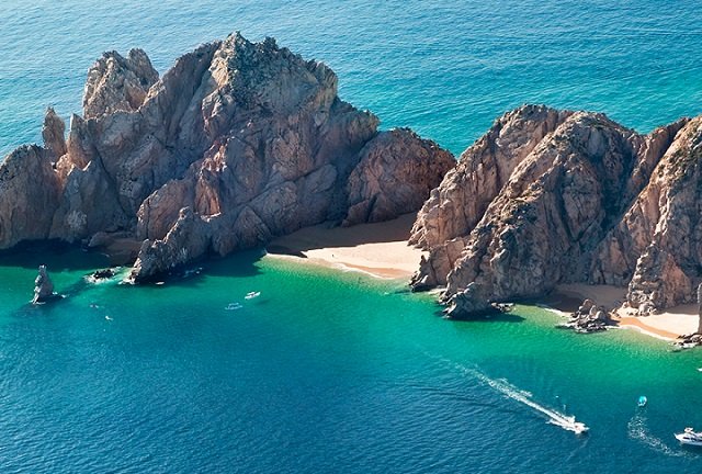 Beauty of the El Arco monument in Los Cabos