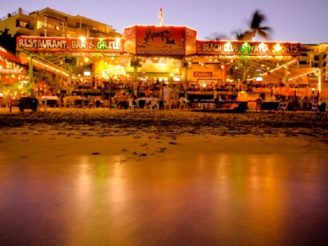 Mango Deck Restaurant, Bar and Beach Club in Los Cabos