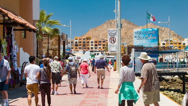People walking in Los Cabos