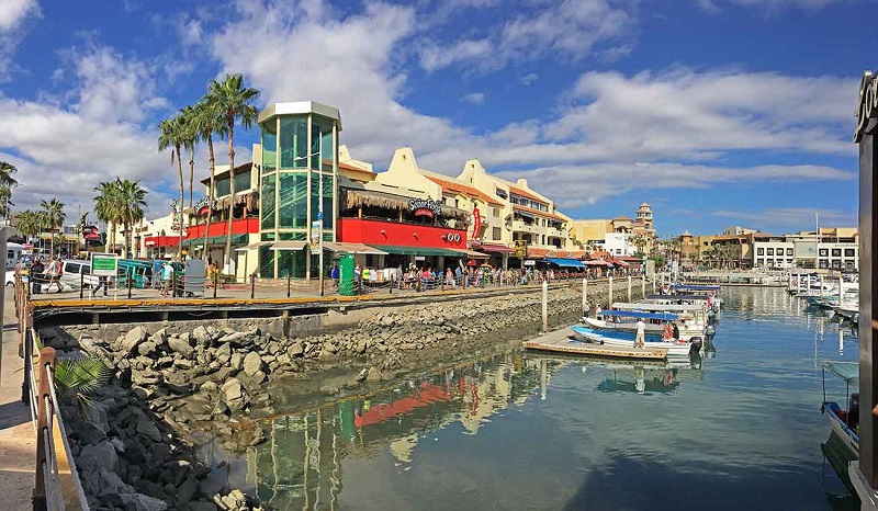 Plaza Bonita mall in Los Cabos