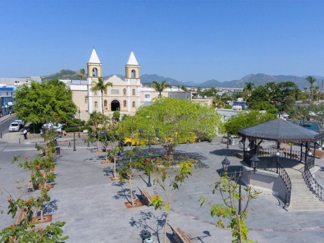 Plaza Mijares in Los Cabos