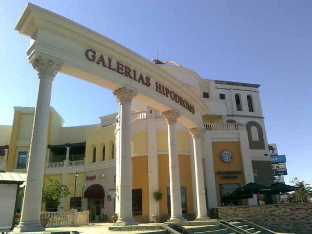 Facade of Galerías Hipodromo in Tijuana