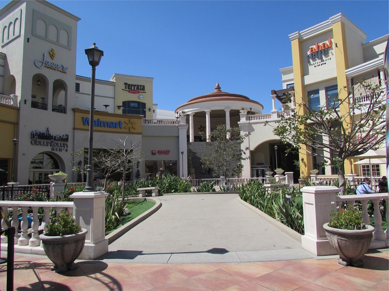 Entrance to Galerías Hipodromo mall in Tijuana