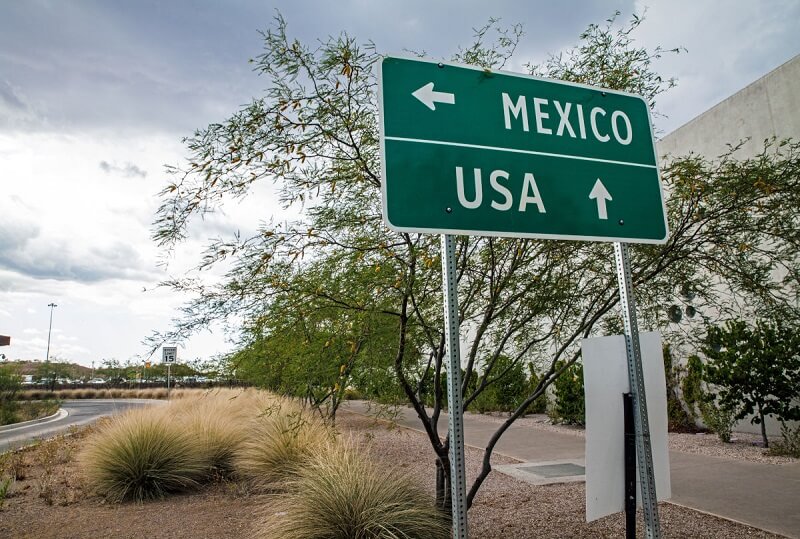 Sign indicating Mexico and the USA