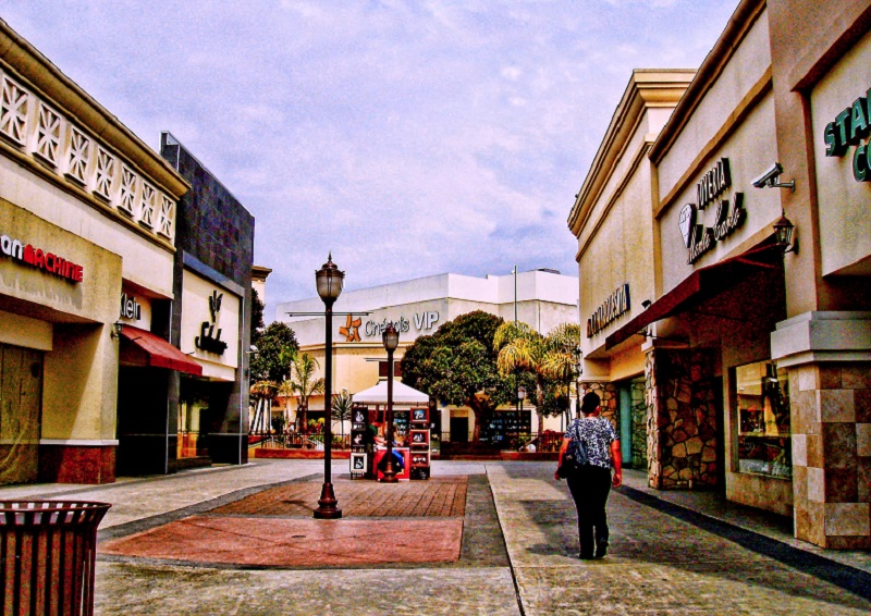 Shopping at the Plaza Río Tijuana mall