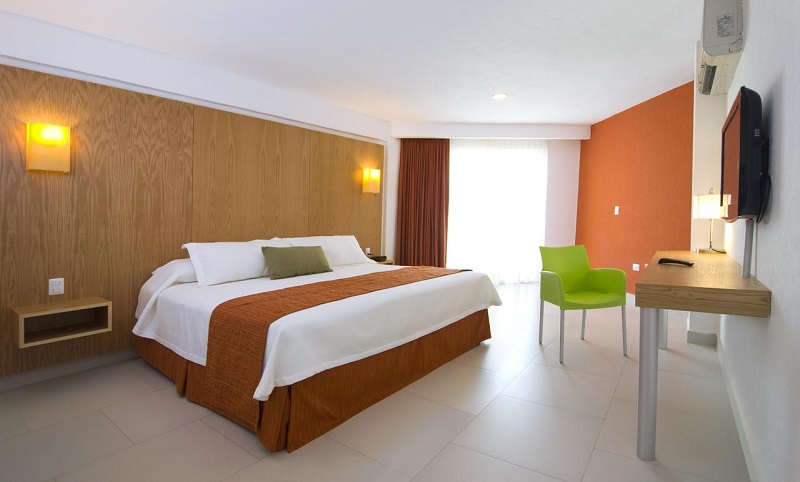Hostel Ramada by Wyndham Cancun City room